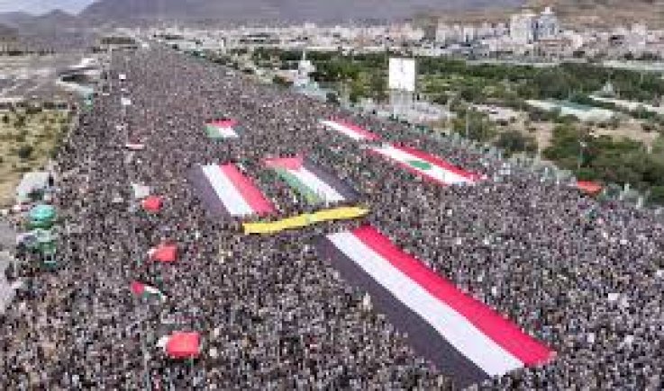 تستسونامي بشري في العاصمة صنعاء في مسيرة "مع غزة ولبنان.. جاهزون لأي تصعيد أمريكي صهيوني"